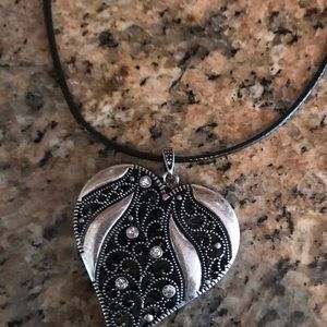 Heart pendant necklace
